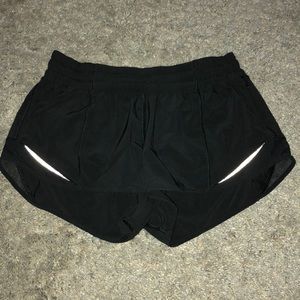 Lululemon Hotty Hot Short II 2.5”